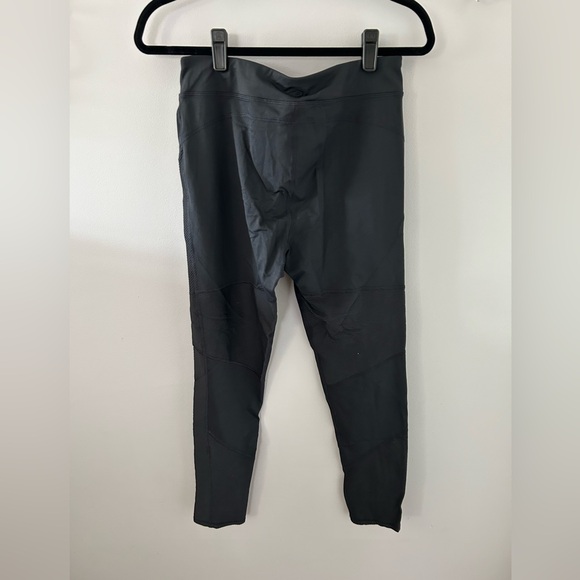 Women’s athletic apparel size Large - Picture 2 of 11